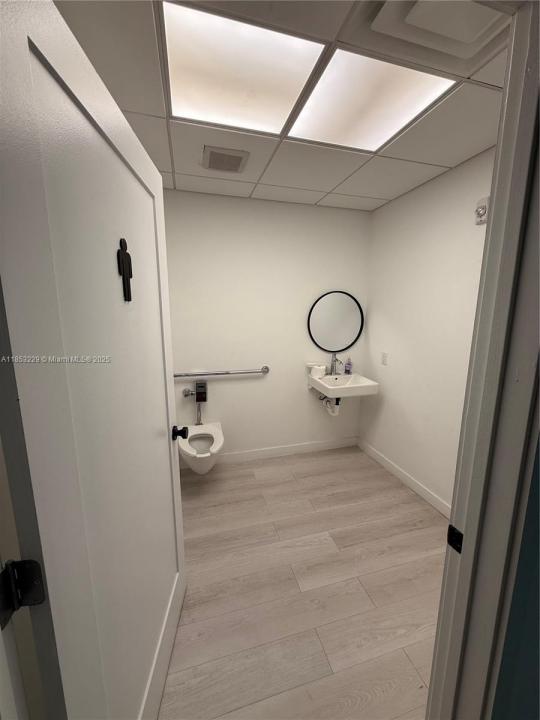 125 NE 32nd Street suite E1, Miami, Florida 33137