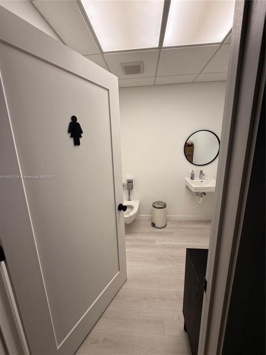 125 NE 32nd Street suite E1, Miami, Florida 33137