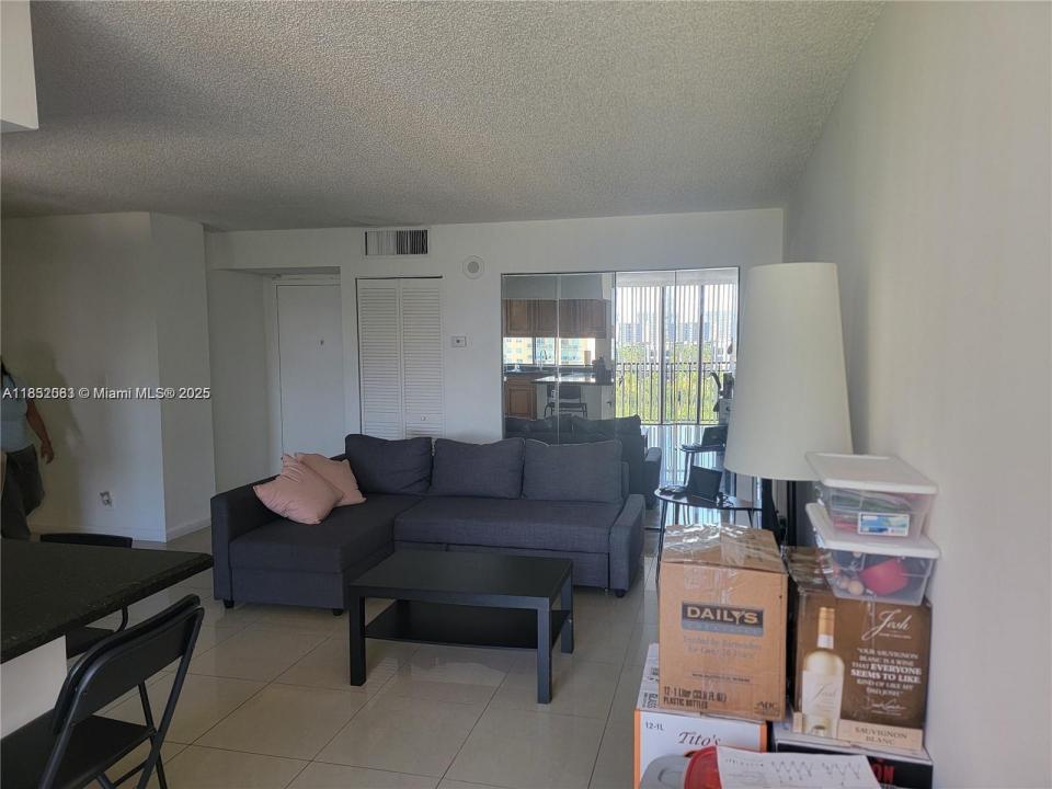 17021 N Bay Rd 1015, Sunny Isles Beach, Florida 33160, Amerika Birleşik Devletleri