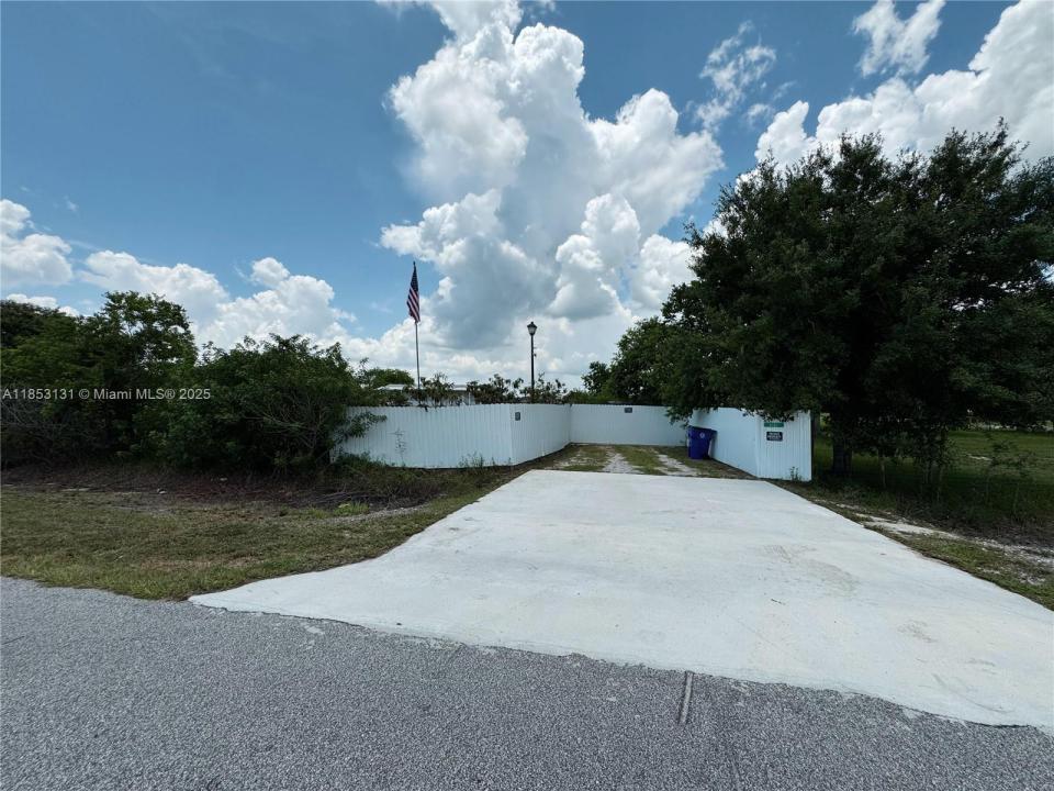 1321 BLUFF HAMMOCK RD, Lorida, Florida 33857