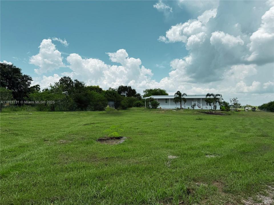 1321 BLUFF HAMMOCK RD, Lorida, Florida 33857