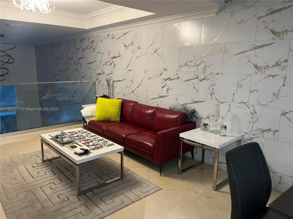 3915 NE 168th St 3915, North Miami Beach, Florida 33160, USA