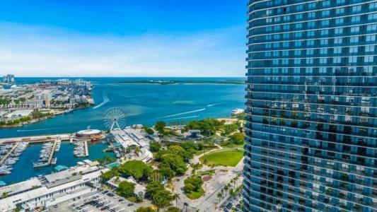 398 NE 5th St 2016, Miami, Florida 33132, USA