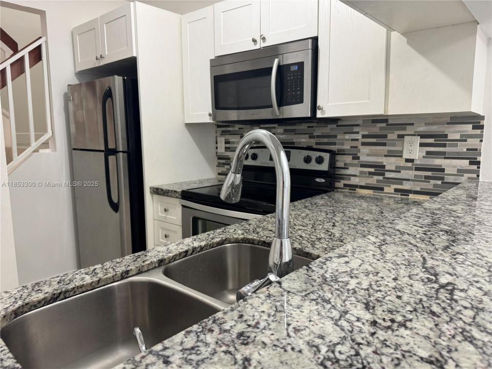 13910 SW 91st Ter 13910, Miami, Florida 33186