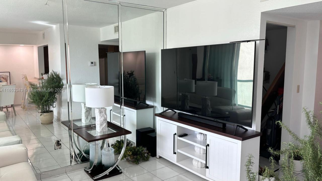 2055 SW 122 AVE 329, Miami, Florida 33175, Amerika Birleşik Devletleri