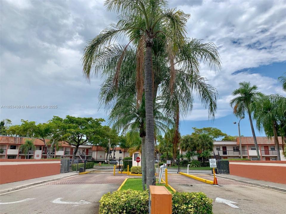 905 NE 209th St 102-30, Miami, Florida 33179