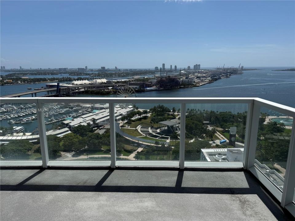 253 NE 2nd St 3009, Miami, フロリダ 33132, アメリカ合衆国