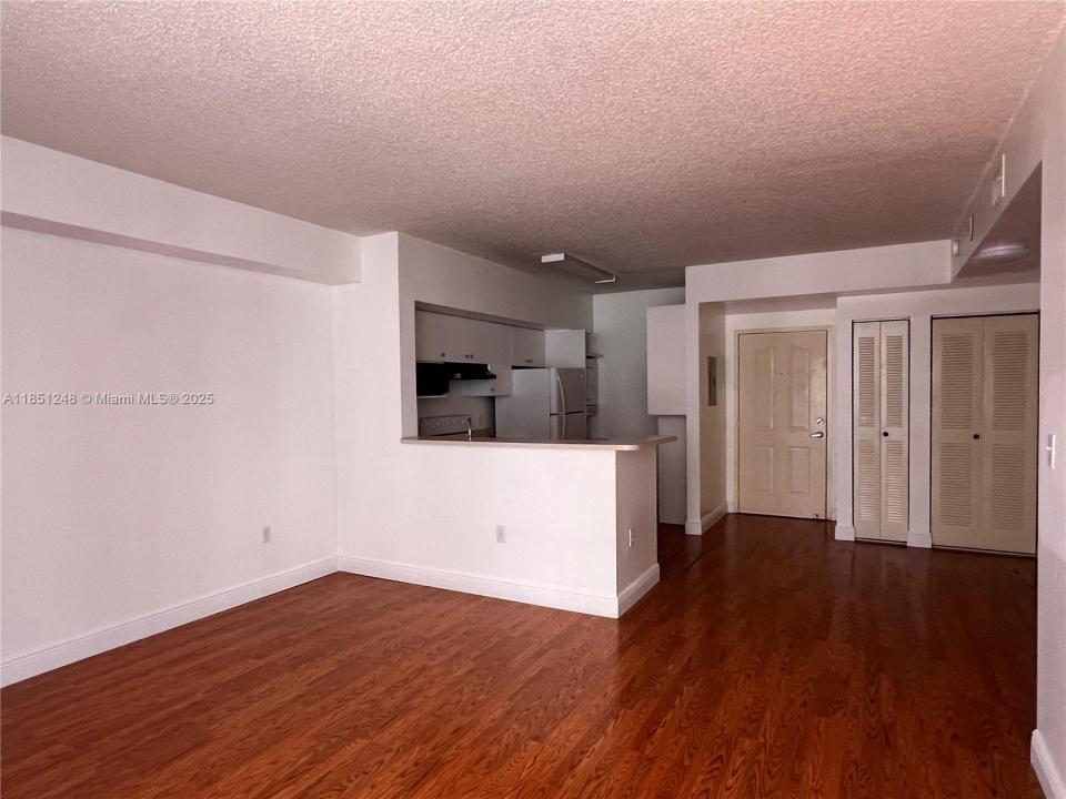 5085 NW 7th St 910, Miami, פלורידה 33126, ארצות הברית של אמריקה