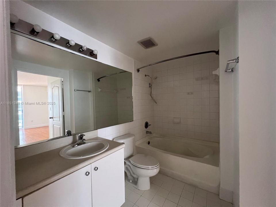 5085 NW 7th St 910, Miami, פלורידה 33126, ארצות הברית של אמריקה