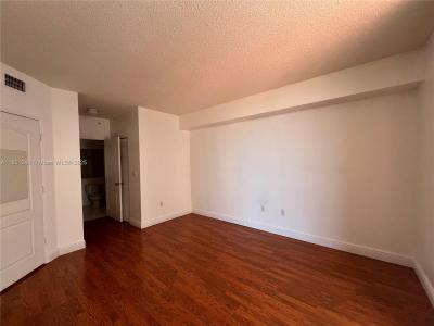 5085 NW 7th St 910, Miami, Florida 33126, USA