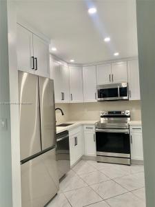 4855 NW 7th St 208-6, Miami, Florida 33126, USA