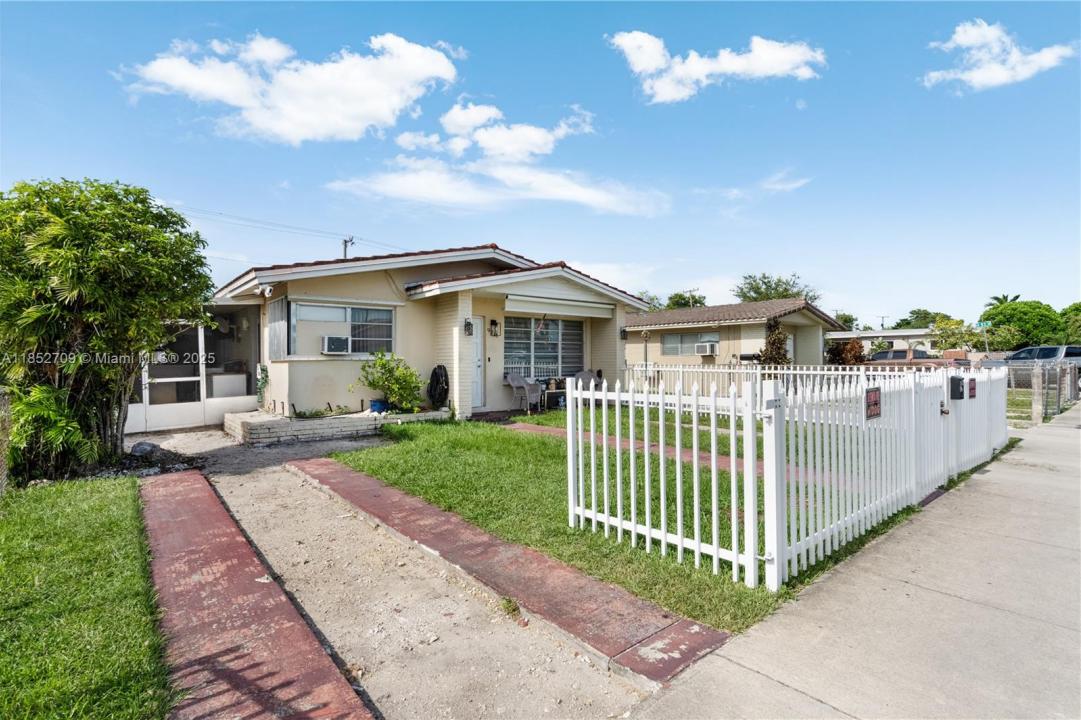 9311 SW 37th St, Miami, Флорида 33165, Соединенные Штаты