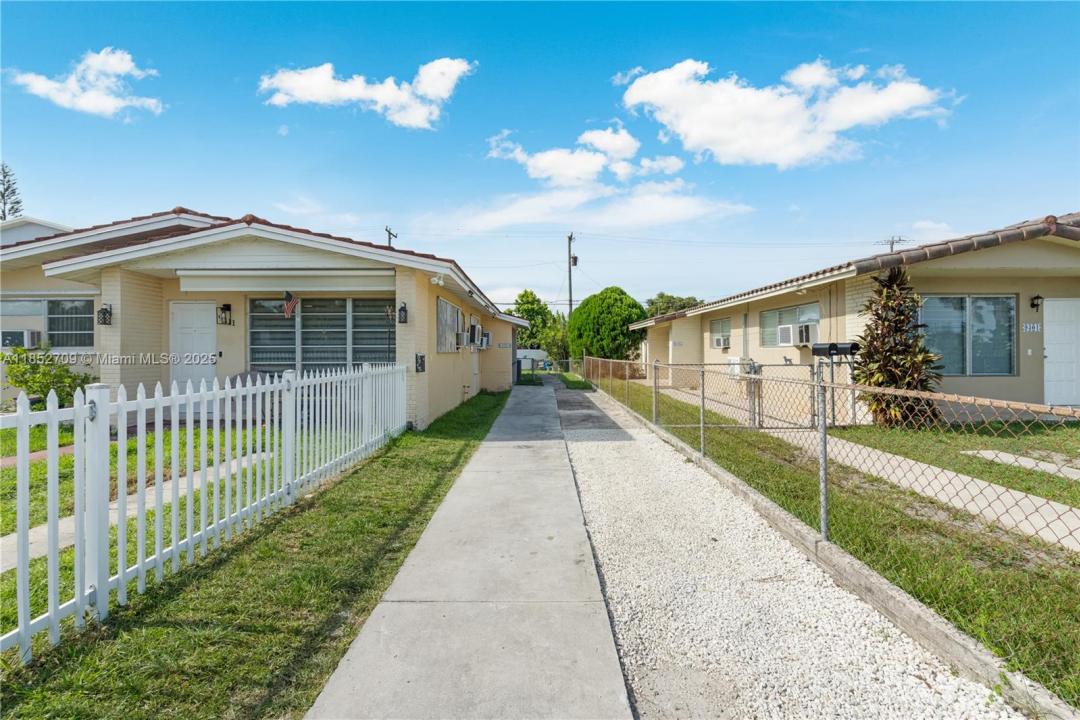 9311 SW 37th St, Miami, Флорида 33165, Соединенные Штаты