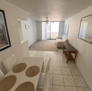 9686 Fontainebleau Blvd 402, Miami, Florida 33172, USA