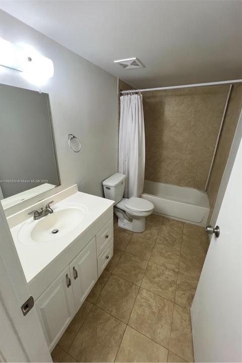9686 Fontainebleau Blvd 402, Miami, Florida 33172, Stati Uniti