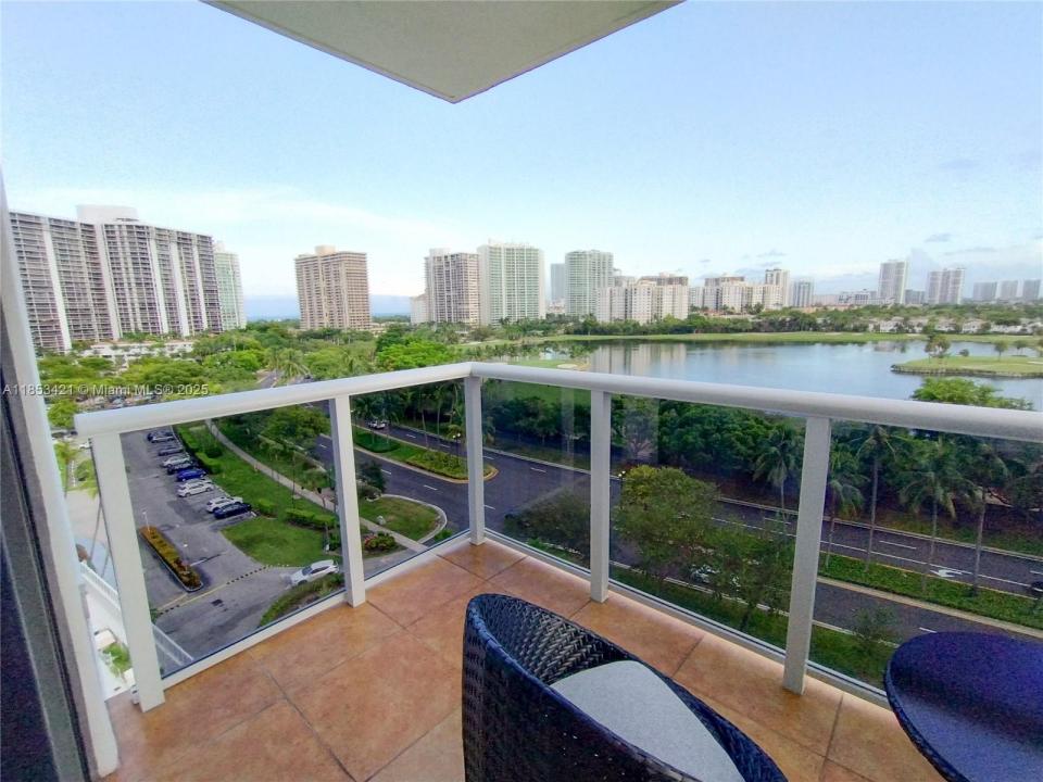 3625 N Country Club Dr 1004, Aventura, Florida 33180, Amerika Birleşik Devletleri