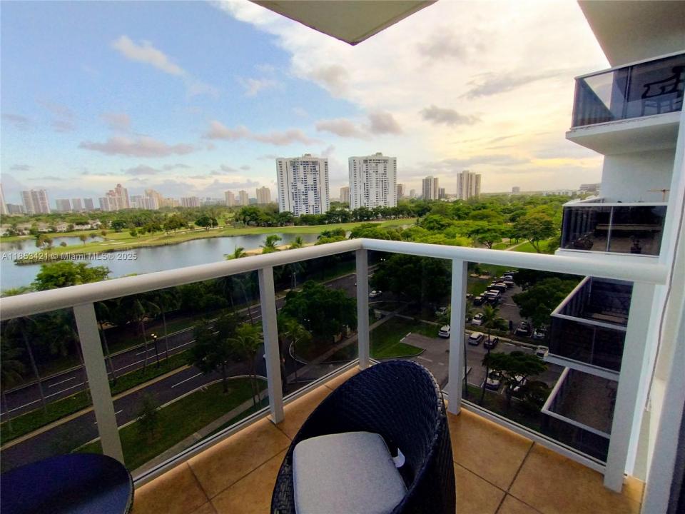 3625 N Country Club Dr 1004, Aventura, Florida 33180, Amerika Birleşik Devletleri
