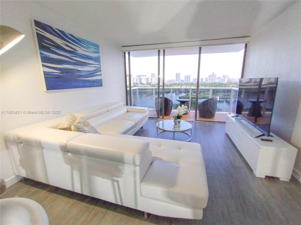 3625 N Country Club Dr 1004, Aventura, Florida 33180, Amerika Birleşik Devletleri