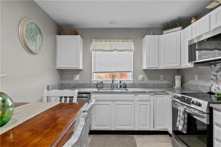 231 Maple Avenue 203, Newport, RI 02840, USA