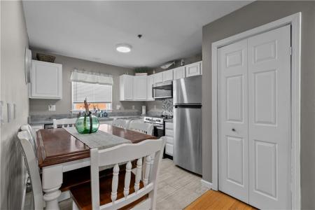 231 Maple Avenue 203, Newport, Rhode Island 02840