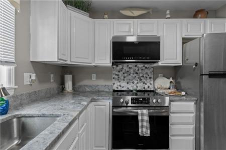 231 Maple Avenue 203, Newport, Rhode Island 02840