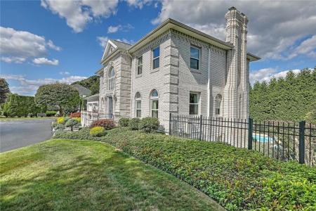 102 Cranberry Terrace, Cranston, Rhode Island 02921, Stati Uniti