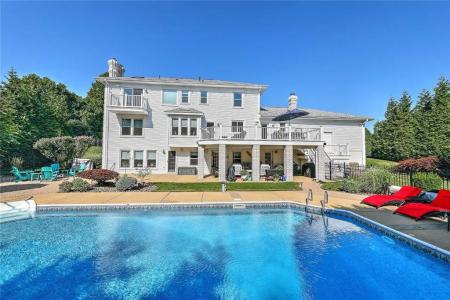 102 Cranberry Terrace, Cranston, Rhode Island 02921, Stati Uniti