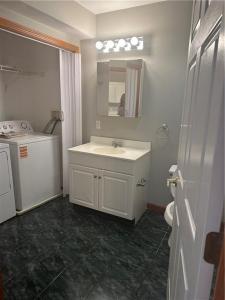 293 Cowesett Avenue 2, West Warwick, RI 02893, USA