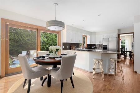 39 Applewood Road, Cranston, Rhode Island 02920