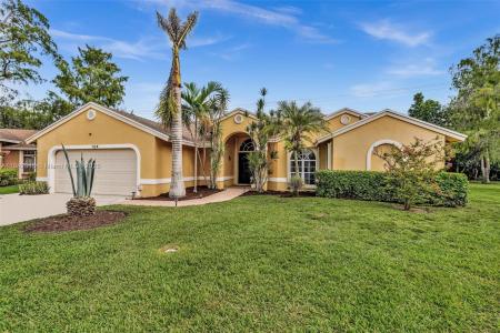 104 Oxford Ct, Royal Palm Beach, Florida 33411