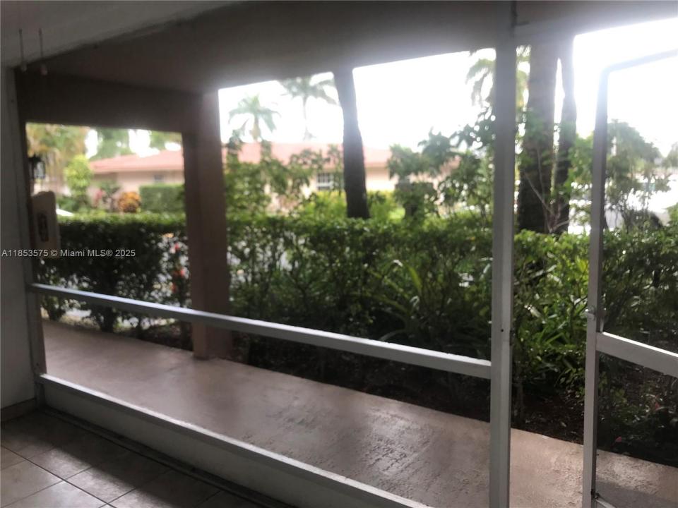 501 Blue Heron Dr 110-A, Hallandale Beach, Флорида 33009, Соединенные Штаты