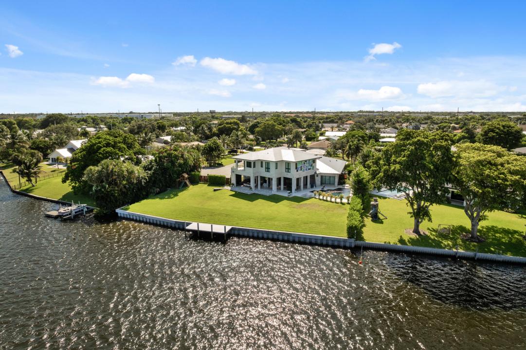 907 SW 37th Court, Boynton Beach, Florida 33435