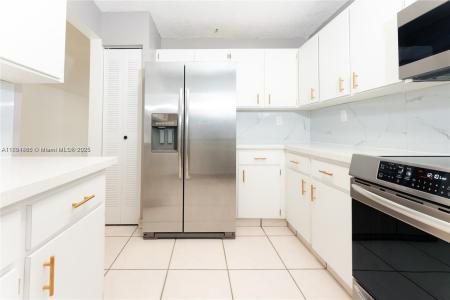 452 SW 2nd St 13, Miami, Florida 33130, USA
