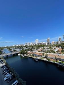 Hallandale Beach, Florida 33009, USA