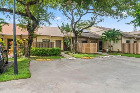 460 NE 211th Ter, Miami, Florida 33179, USA