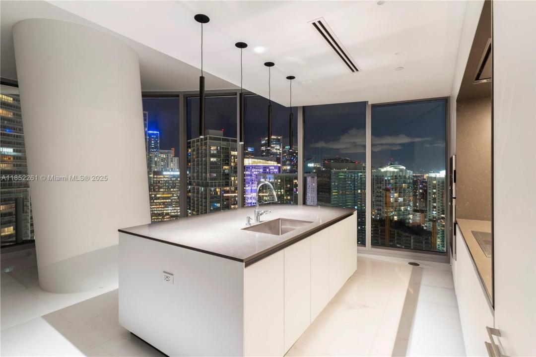 300 BISCAYNE BLVD WAY 4007, Miami, Flórida 33130, Estados Unidos