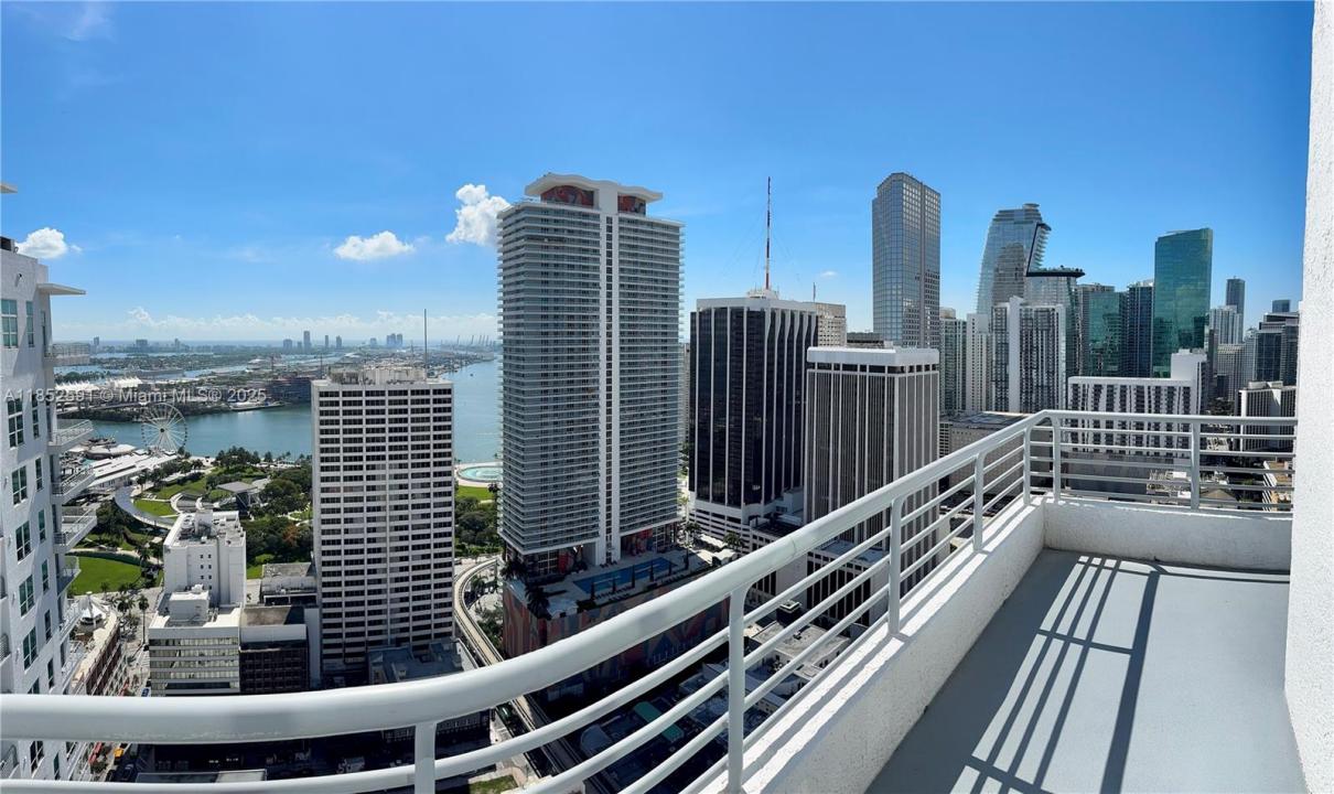 133 NE 2 AV 3612, Miami, Floride 33132, États-Unis