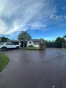 19361 NW 1st Ct, Miami Gardens, Florida 33169, USA