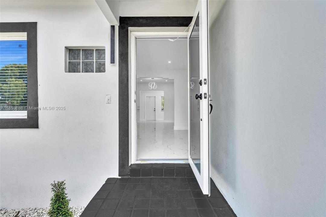 141 NW 89th St, El Portal, フロリダ 33150, アメリカ合衆国
