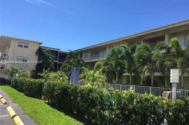 1100 NE 1st Ct 102, Hallandale Beach, Florida 33009