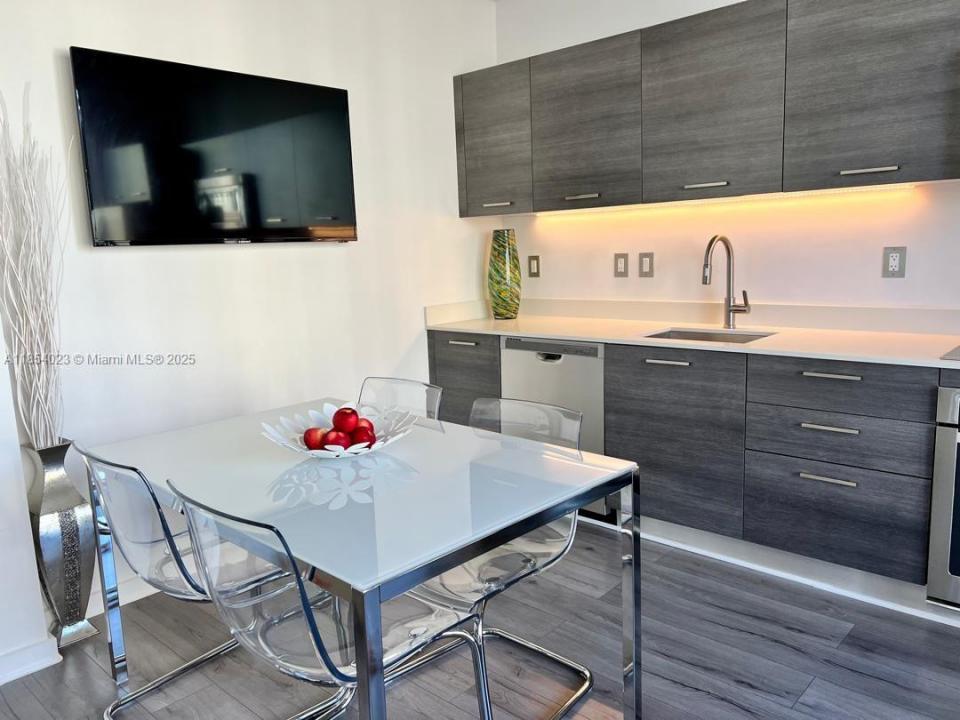 151 SE 1st St 1206, Miami, 佛罗里达州 33131, 美国