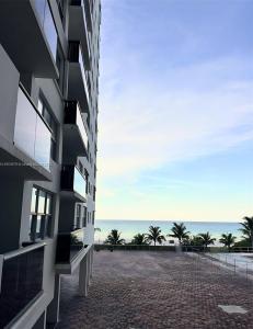 6039 Collins Ave 414, Miami Beach, Florida 33140, USA