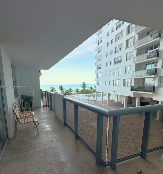 6039 Collins Ave 414, Miami Beach, Floride 33140, États-Unis