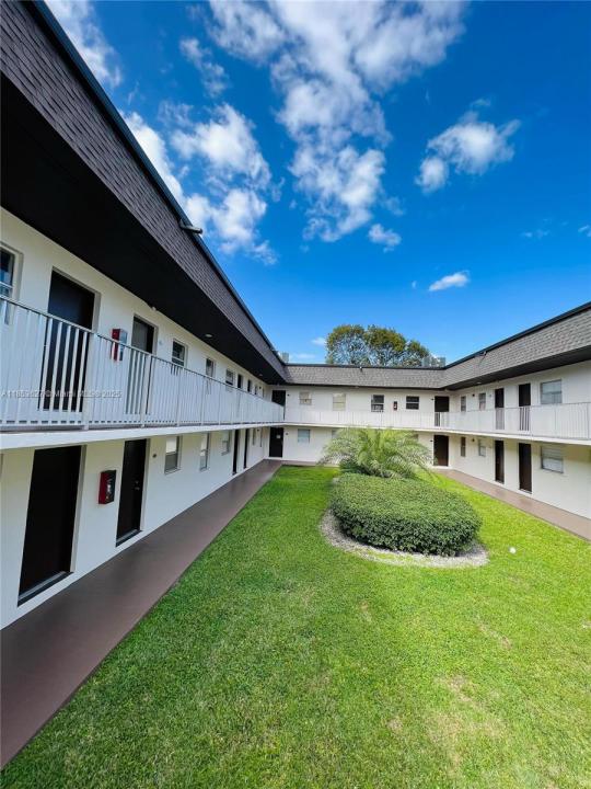 8601 SW 94th St 204W, Miami, Florida 33156