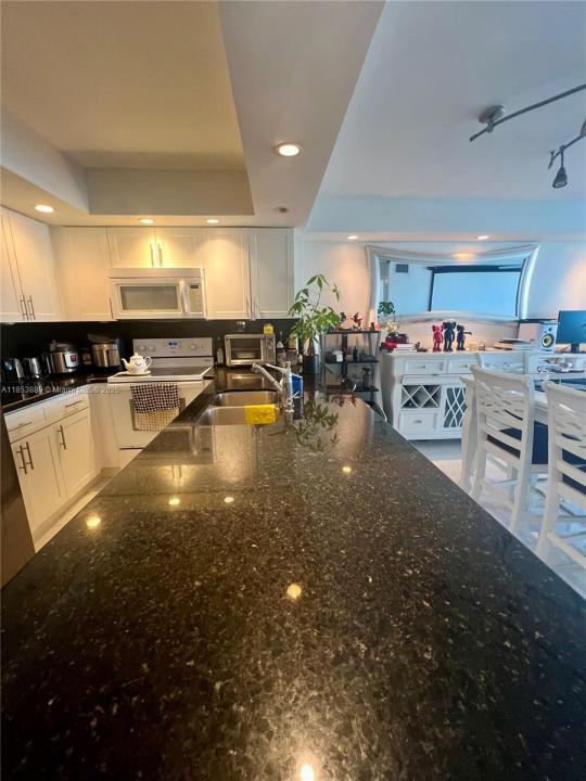 5838 Collins Ave 14D, Miami Beach, Флорида 33140, Соединенные Штаты