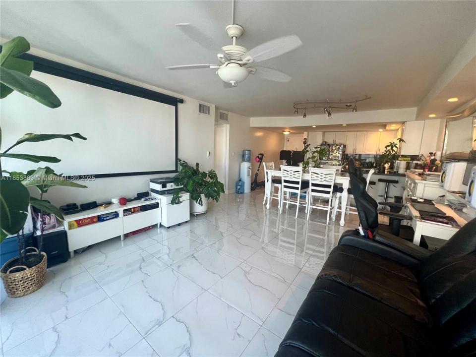 5838 Collins Ave 14D, Miami Beach, Флорида 33140, Соединенные Штаты