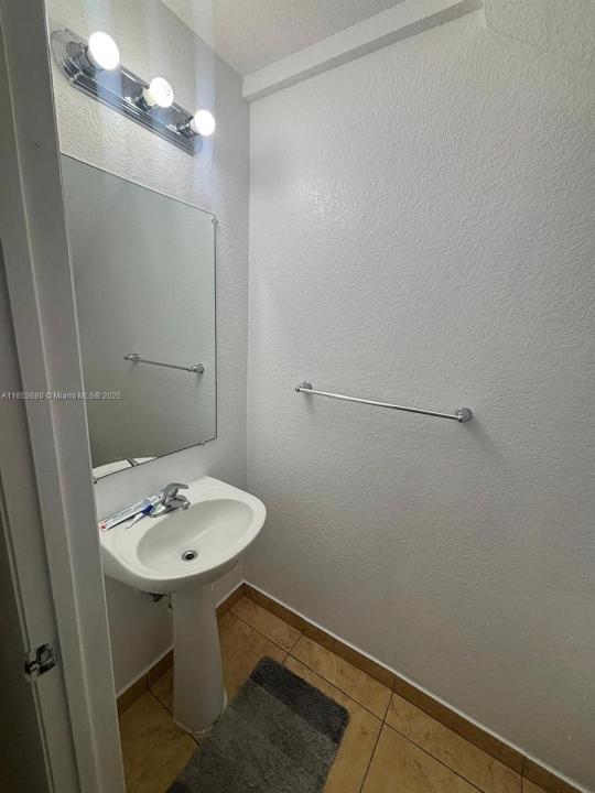 14054 NW 17th AVE 14054, Opa-Locka, 佛罗里达州 33054, 美国