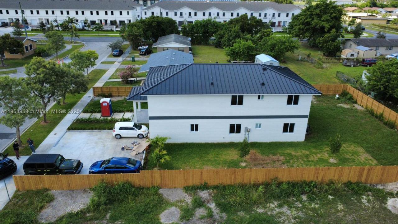722 NW 6 CT, Florida City, Florida 33034, USA