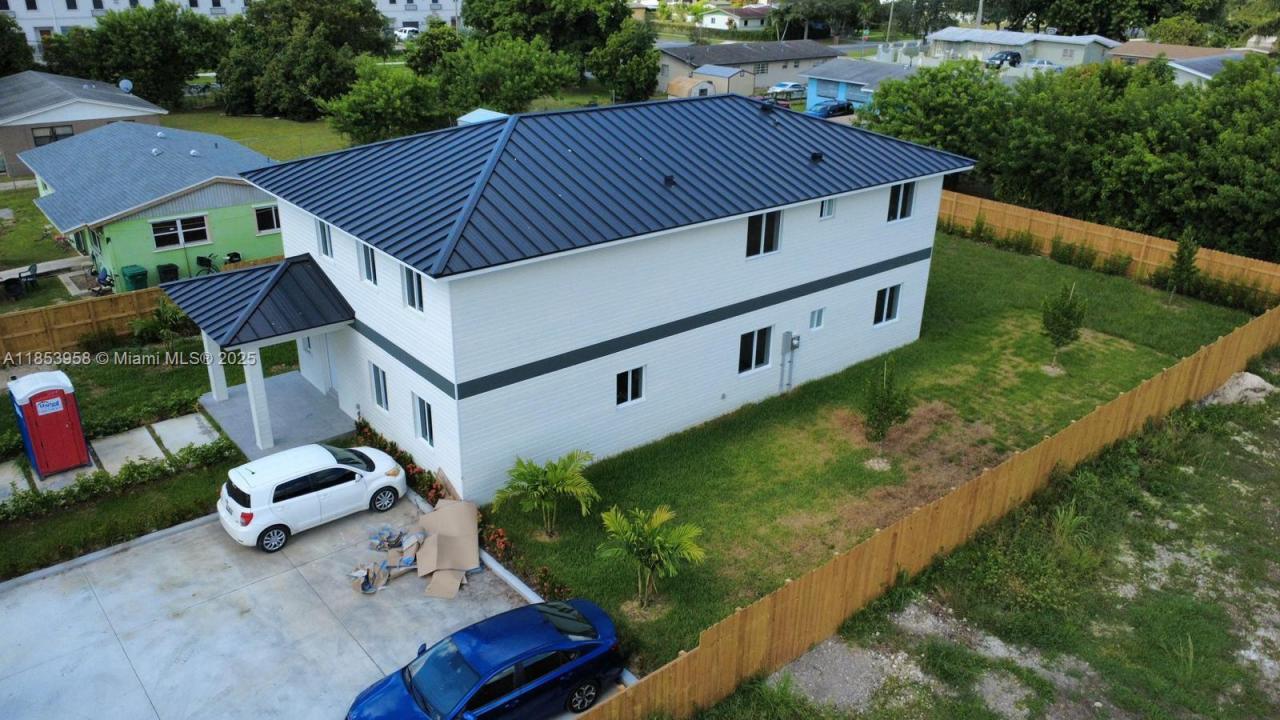 722 NW 6 CT, Florida City, Florida 33034, USA