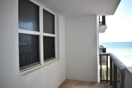 6039 Collins Ave 914, Miami Beach, Florida 33140, USA